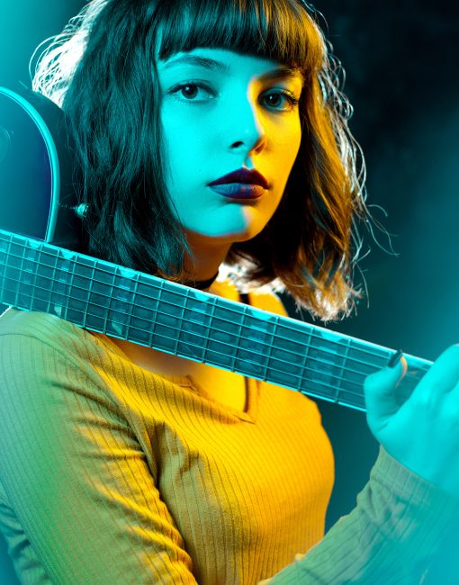 girl_with_guitar